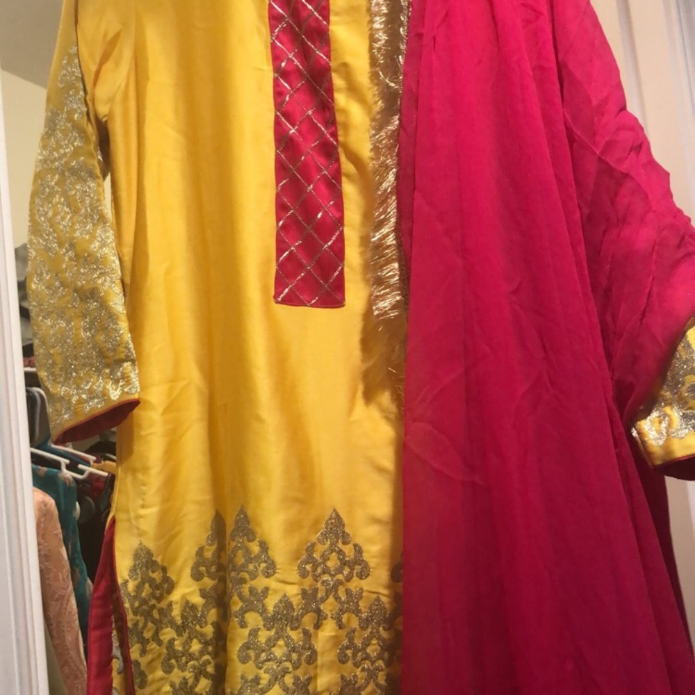 Mehendi Outfit